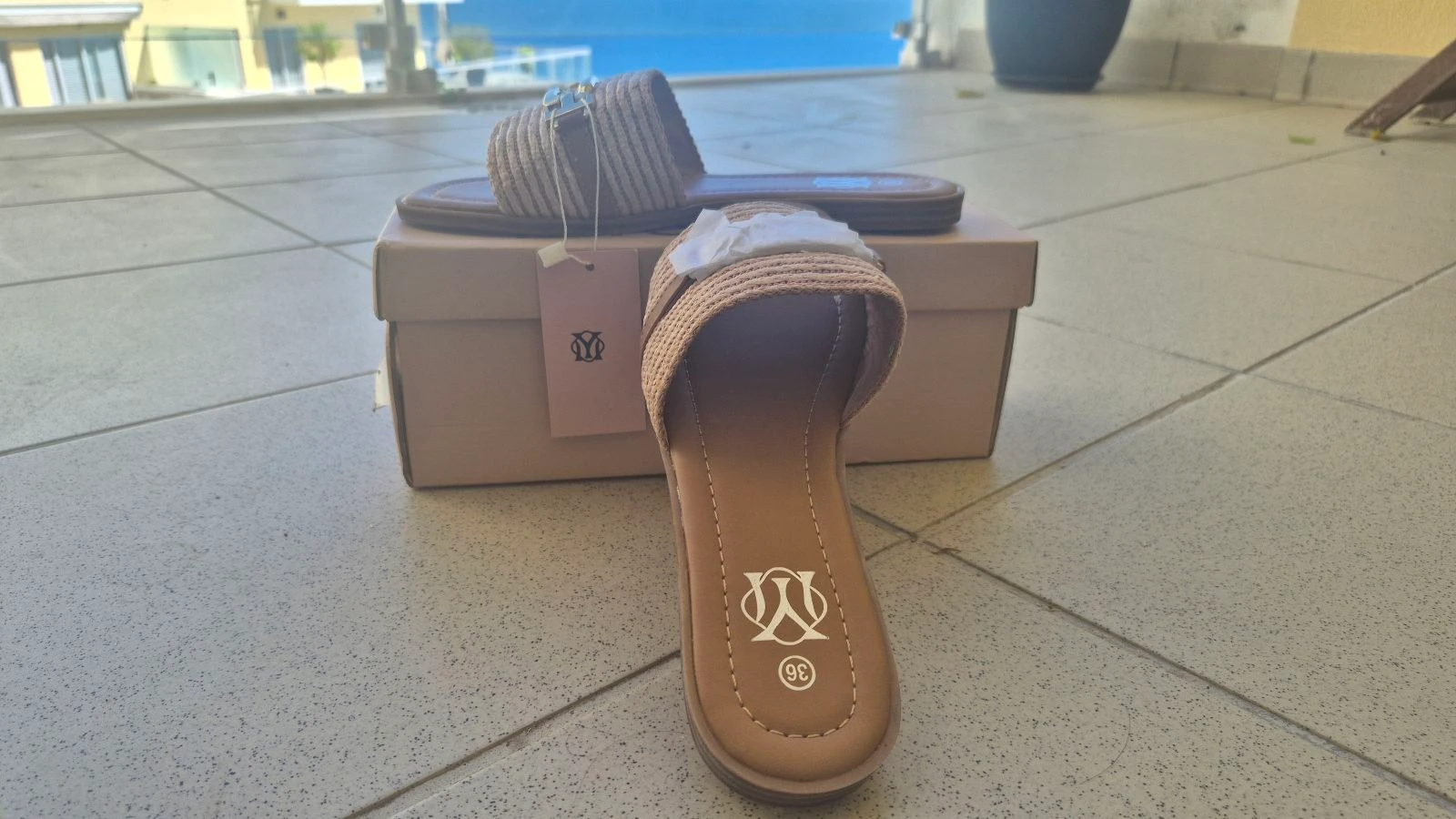Chinelas Rasas sandalen beige met gouden detail — Maat 36 – photo 5